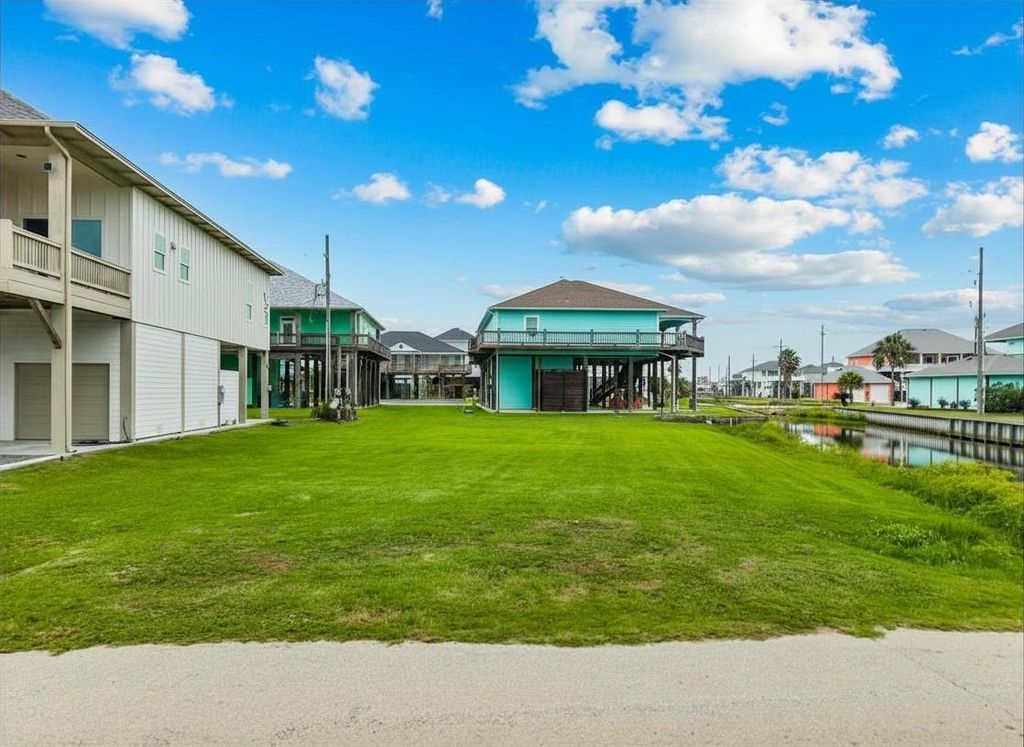 946 Sue Drive, Crystal Beach, TX 77650