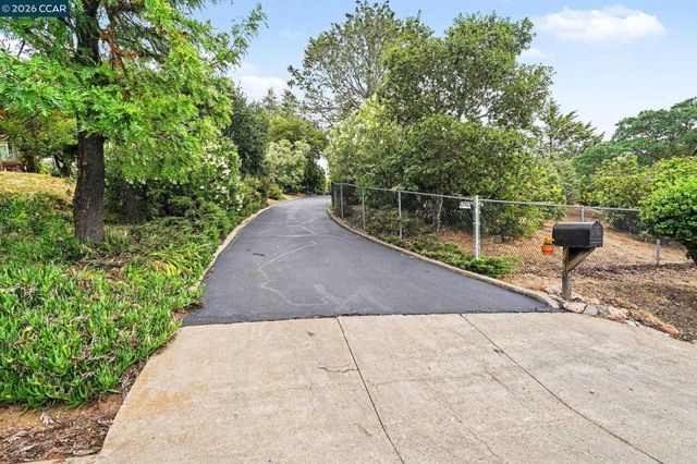 4885 Milden Rd, Martinez, CA 94553