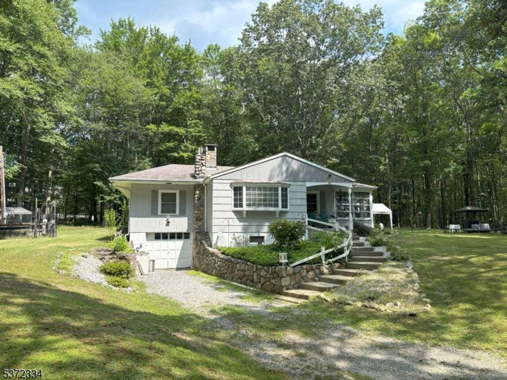 38 Mary Jones Rd, Hampton Twp., NJ 07860