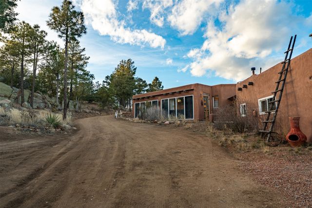 7675-C Old Santa Fe, Santa Fe, NM 87505