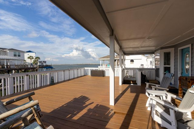 1330 Leilani Drive, Tiki Island, TX 77554