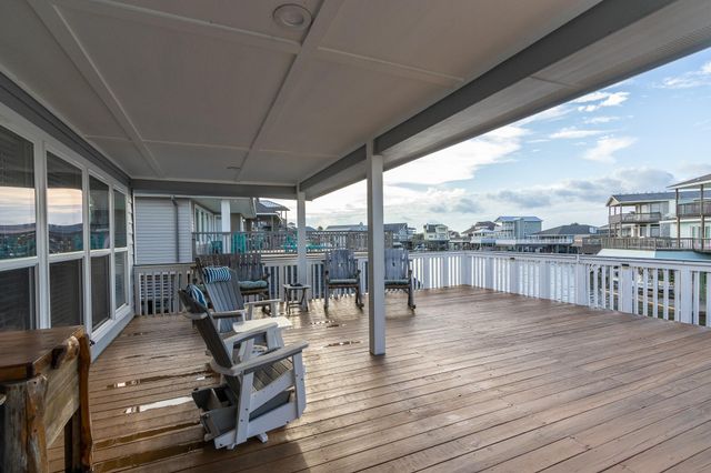 1330 Leilani Drive, Tiki Island, TX 77554