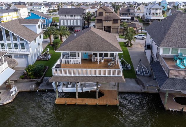 1330 Leilani Drive, Tiki Island, TX 77554