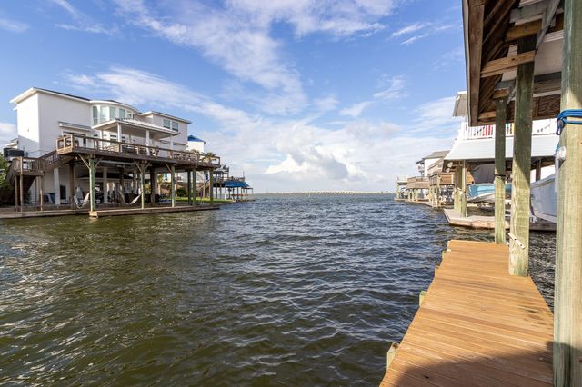 1330 Leilani Drive, Tiki Island, TX 77554