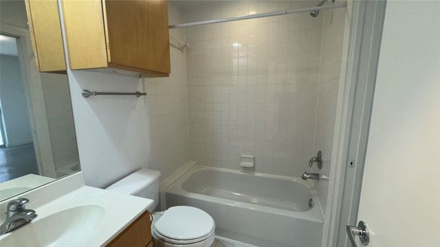 2202 N Peak Street, Dallas, TX 75204