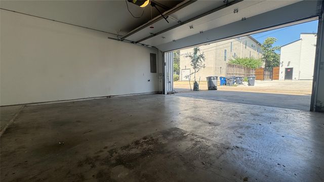 2202 N Peak Street, Dallas, TX 75204