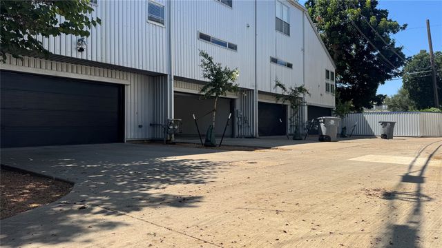 2202 N Peak Street, Dallas, TX 75204