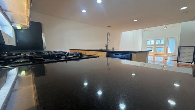 2202 N Peak Street, Dallas, TX 75204