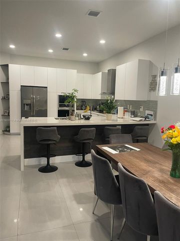 3270 SW 44th St, Dania Beach, FL 33312