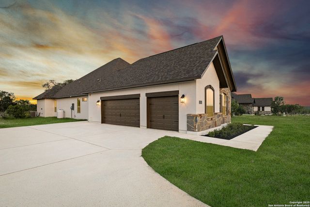 241 Stone Loop, Castroville, TX 78009