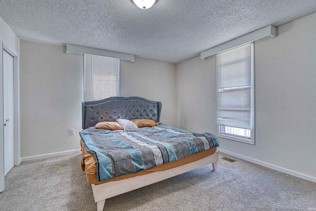 401 N 6th Street, Boonville, IN 47601