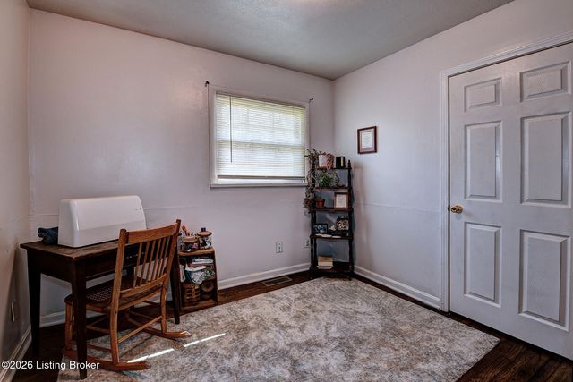 8205 Cris Dr, Louisville, KY 40291