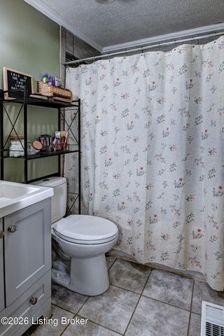 8205 Cris Dr, Louisville, KY 40291