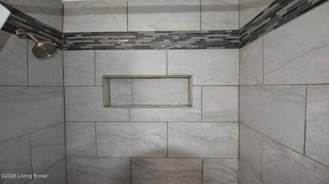 8205 Cris Dr, Louisville, KY 40291