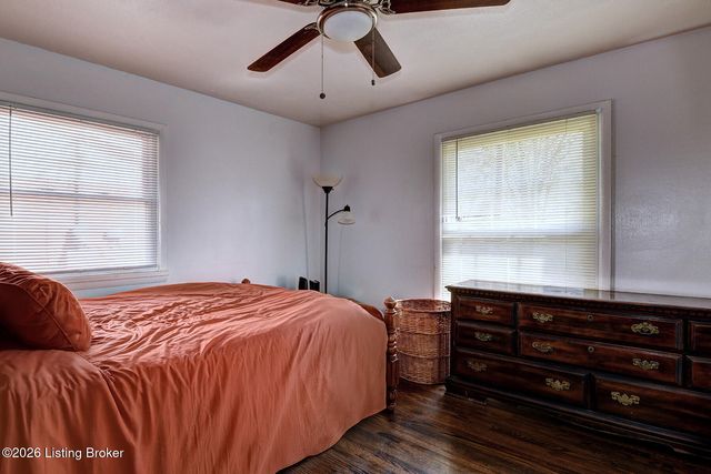 8205 Cris Dr, Louisville, KY 40291