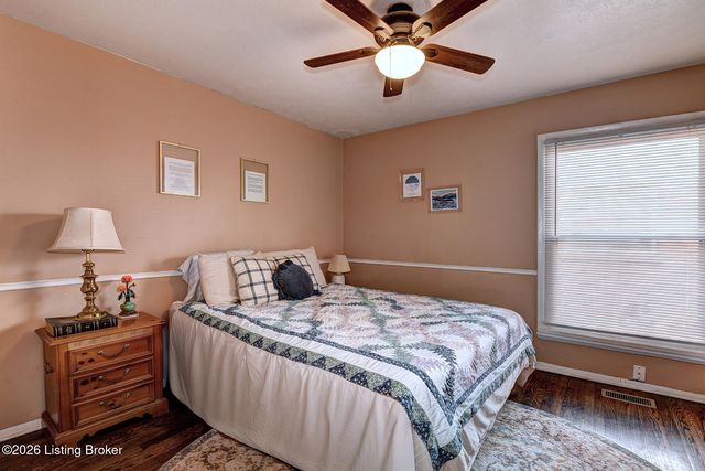 8205 Cris Dr, Louisville, KY 40291