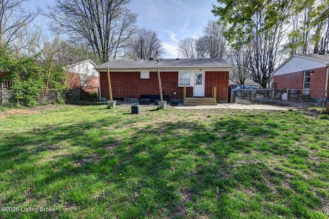 8205 Cris Dr, Louisville, KY 40291