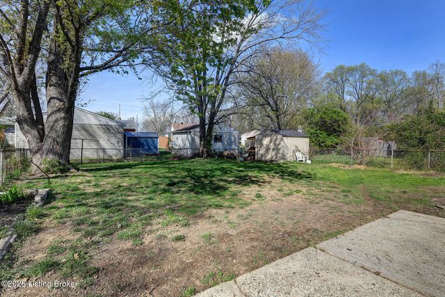 8205 Cris Dr, Louisville, KY 40291