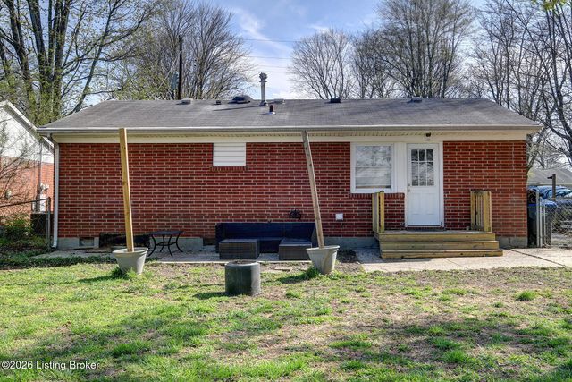 8205 Cris Dr, Louisville, KY 40291