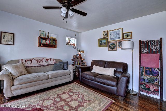 8205 Cris Dr, Louisville, KY 40291