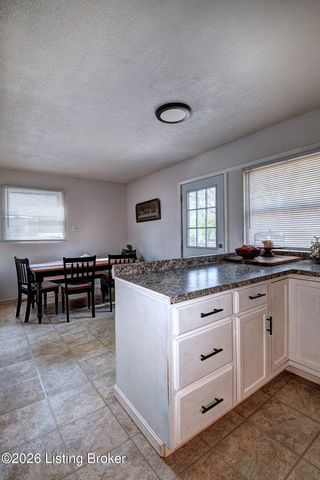 8205 Cris Dr, Louisville, KY 40291