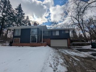 5155 Greenview, Village Of Clarkston, MI 48348