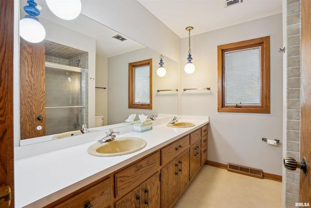 3800 14TH Street, Rock Island, IL 61201