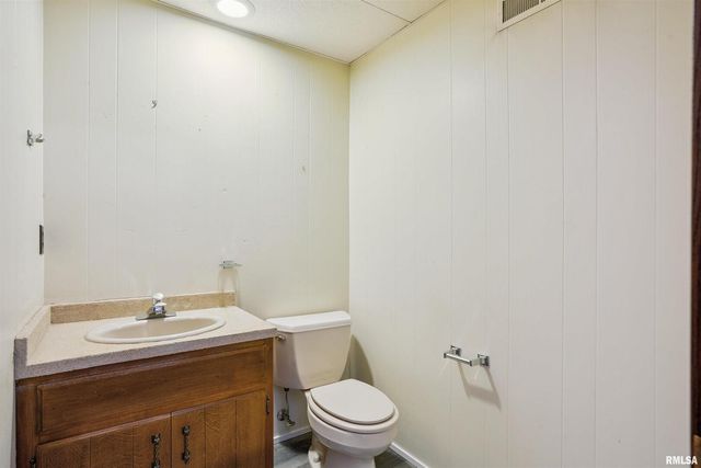 3800 14TH Street, Rock Island, IL 61201