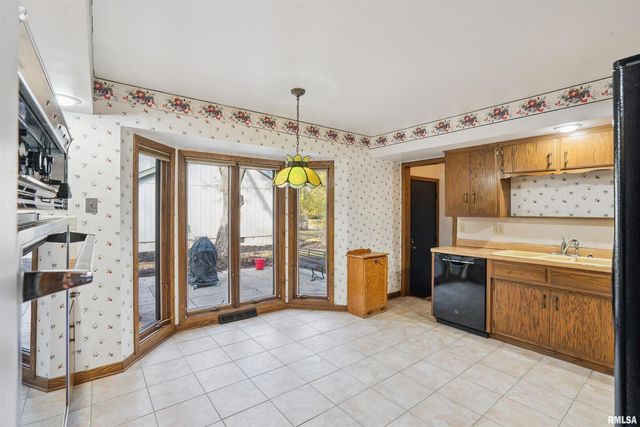 3800 14TH Street, Rock Island, IL 61201