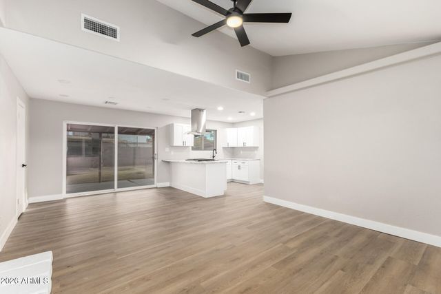 8733 W TURNEY Avenue, Phoenix, AZ 85037