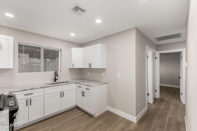 8733 W TURNEY Avenue, Phoenix, AZ 85037