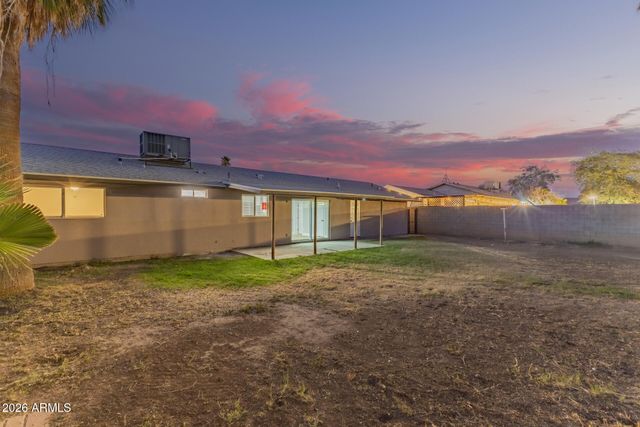 8733 W TURNEY Avenue, Phoenix, AZ 85037