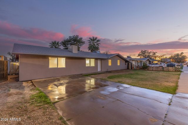 8733 W TURNEY Avenue, Phoenix, AZ 85037