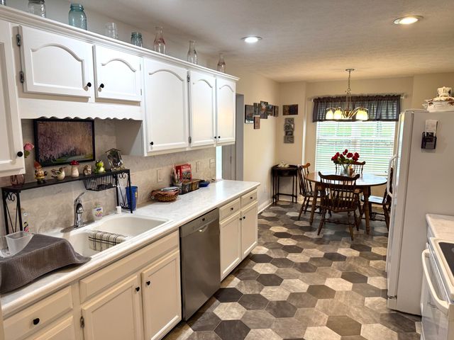 387 Colony Drive, Versailles, KY 40383