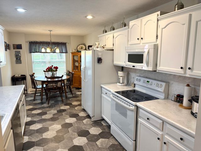 387 Colony Drive, Versailles, KY 40383