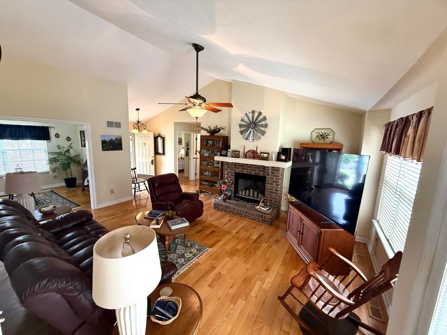 387 Colony Drive, Versailles, KY 40383