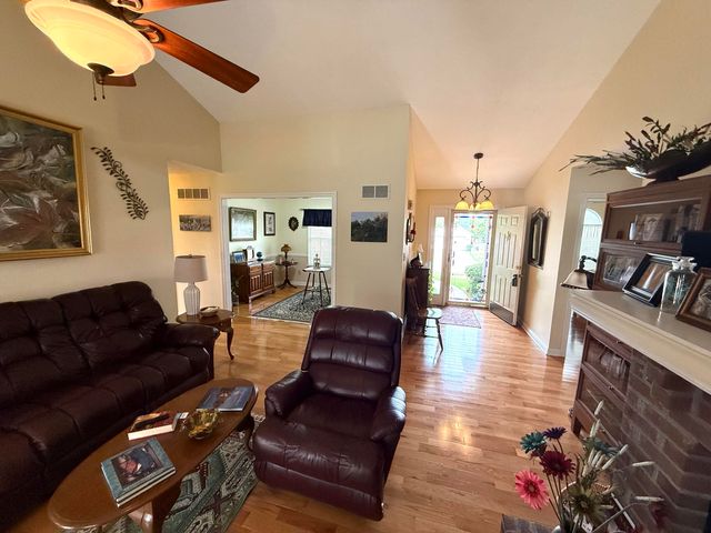 387 Colony Drive, Versailles, KY 40383