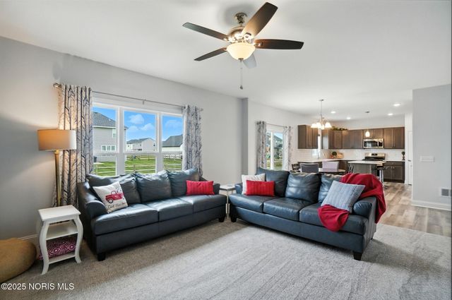 1355 Roberts Circle, Waterville, OH 43566