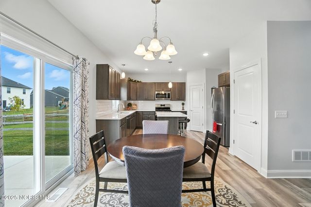 1355 Roberts Circle, Waterville, OH 43566