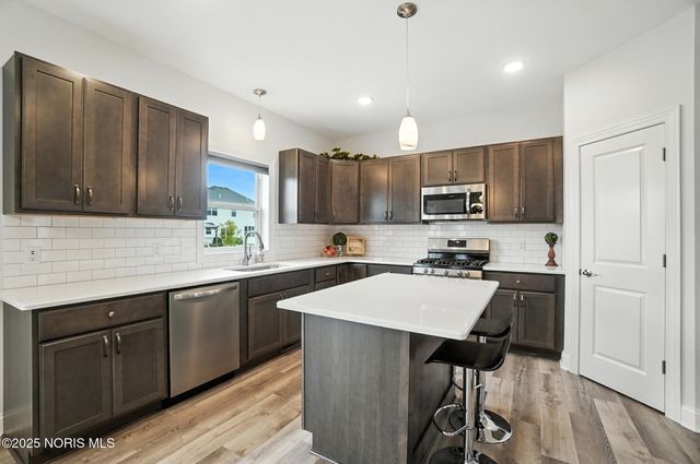 1355 Roberts Circle, Waterville, OH 43566