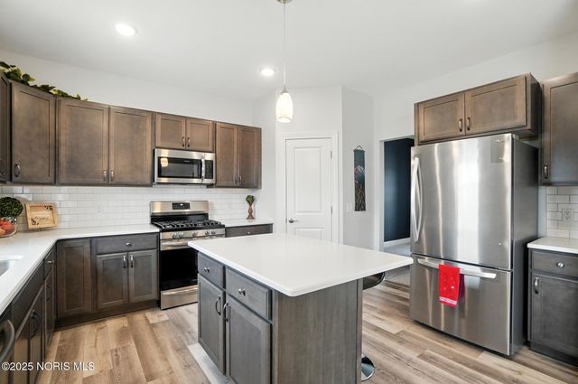 1355 Roberts Circle, Waterville, OH 43566