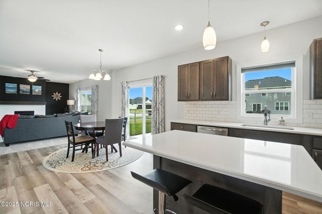 1355 Roberts Circle, Waterville, OH 43566