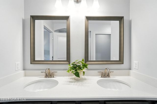 1355 Roberts Circle, Waterville, OH 43566