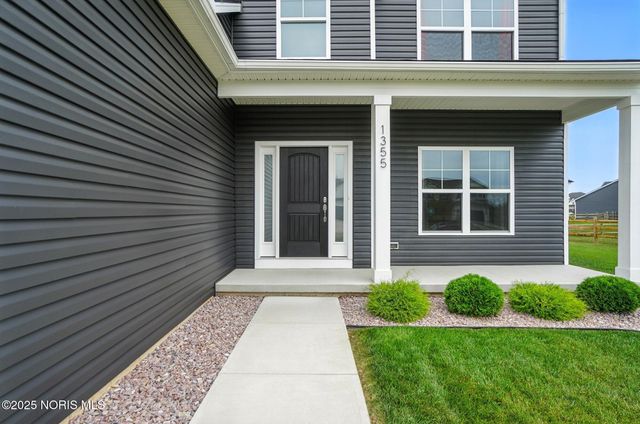 1355 Roberts Circle, Waterville, OH 43566