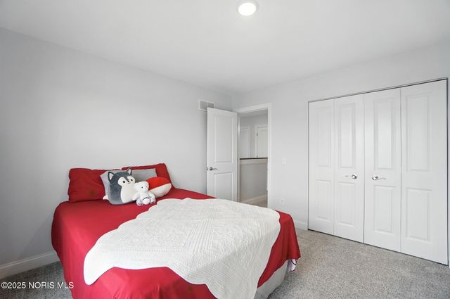 1355 Roberts Circle, Waterville, OH 43566