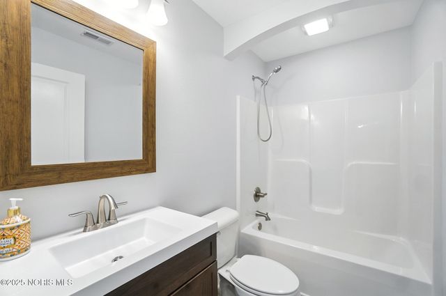 1355 Roberts Circle, Waterville, OH 43566