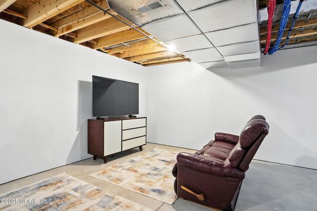 1355 Roberts Circle, Waterville, OH 43566