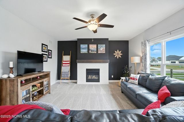 1355 Roberts Circle, Waterville, OH 43566