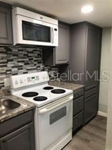 915 W OAK RIDGE ROAD B, Orlando, FL 32809