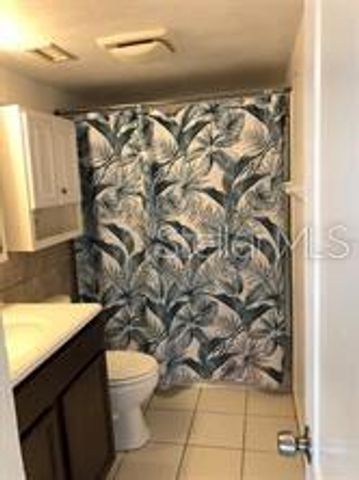 915 W OAK RIDGE ROAD B, Orlando, FL 32809